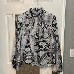 Women's Black and Gray Snake Print Top